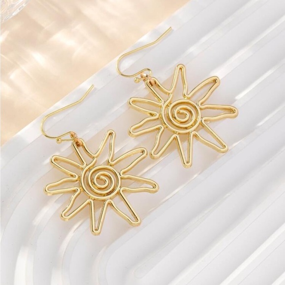 14k Gold plated Sun sunburst dangle Earrings - Picture 4 of 7